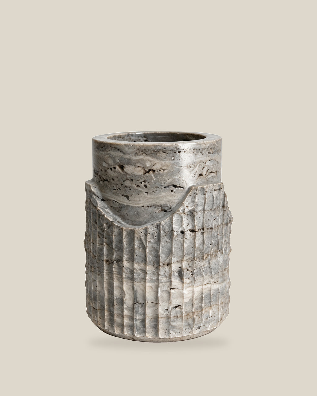 Colesseum Short Travertine Silver Angle 01